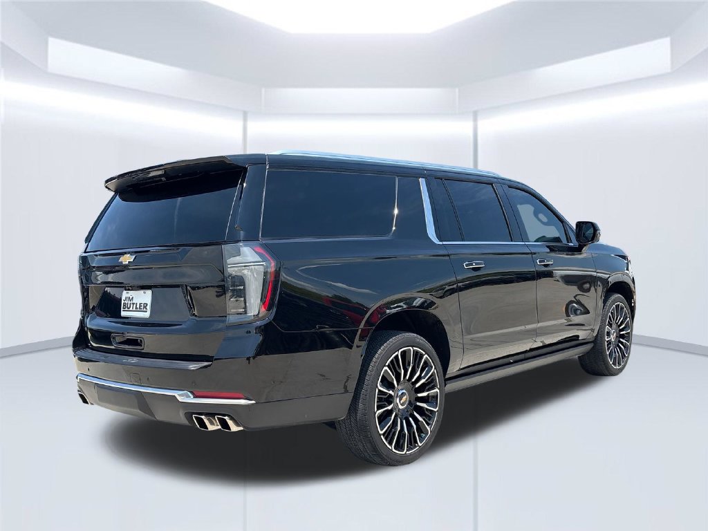 Used 2026 Chevrolet Suburban High Country AWD/4WD image 8