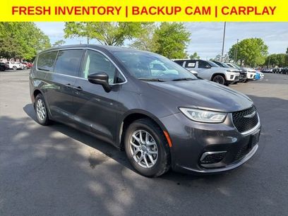 Used 2023 Chrysler Pacifica Touring-L