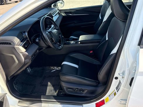 Used 2025 Toyota Camry SE image 11