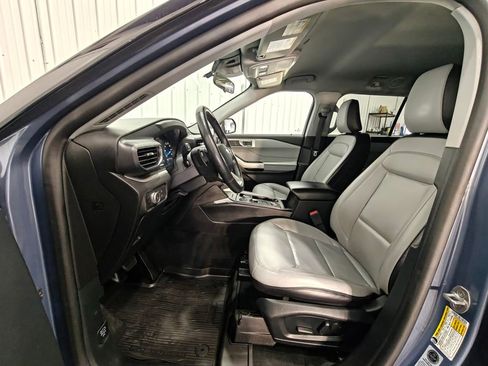 Used 2021 Ford Explorer XLT w/ Equipment Group 202A AWD/4WD image 27