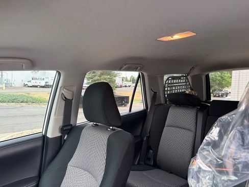 Used 2018 Toyota 4Runner SR5 AWD/4WD image 7