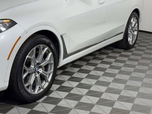 Used 2022 BMW X7 xDrive40i w/ Cold Weather Package image 13