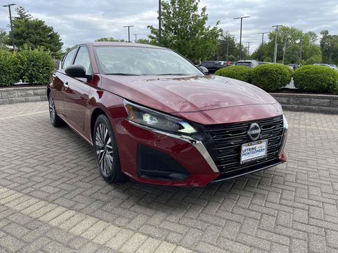 Used 2025 Nissan Altima 2.5 SV FWD image 7