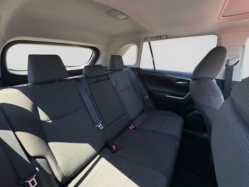 Used 2022 Toyota RAV4 XLE w/ Convenience Package FWD image 27