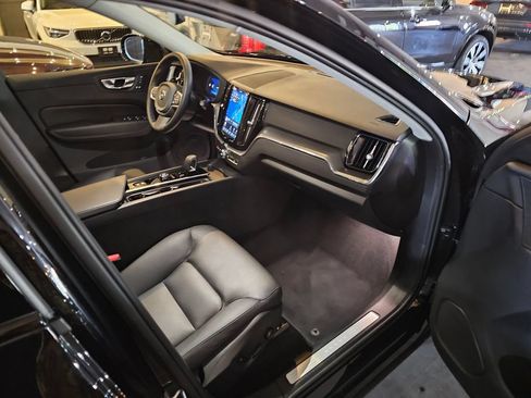 Certified 2025 Volvo XC60 B5 Core AWD/4WD image 13