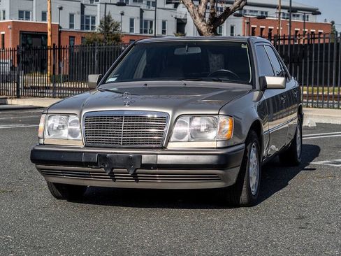 Used 1995 Mercedes-Benz E 320 Sedan image 4