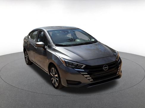 Used 2025 Nissan Versa SV image 1