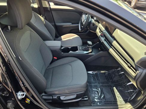 Used 2025 Kia K4 FWD image 7