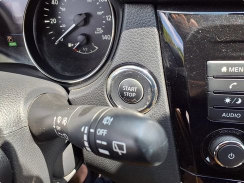 Used 2019 Nissan Rogue SV FWD image 13