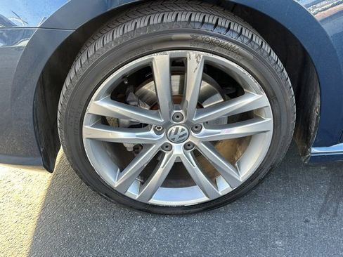 Used 2018 Volkswagen Passat 2.0T R-Line image 32
