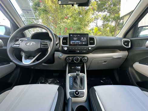 New 2025 Hyundai Venue SEL image 11
