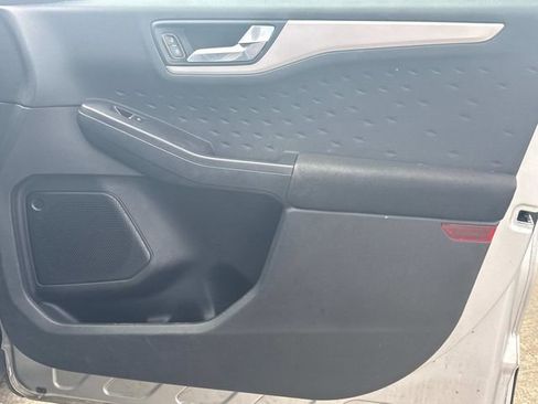 Used 2020 Ford Escape SE image 19