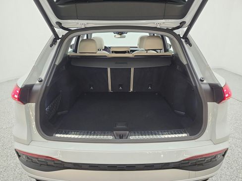 Used 2025 Audi Q5 Premium w/ Convenience Package AWD/4WD image 18