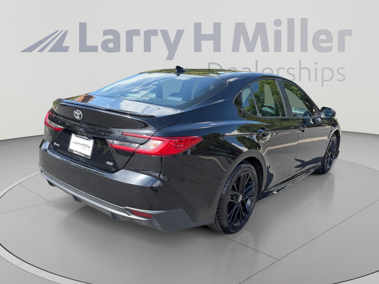 Used 2025 Toyota Camry SE FWD image 5