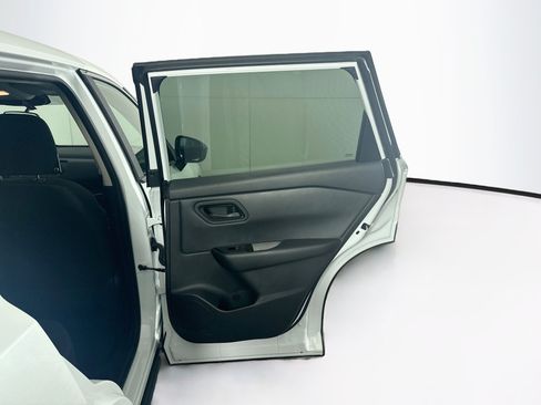 Used 2025 Nissan Rogue S FWD image 30