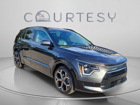 Certified 2023 Kia Niro SX Touring FWD image 5