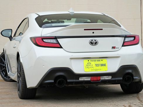 Used 2023 Toyota GR86 Premium w/ ALL Weather Mat Package (TMS) RWD image 5