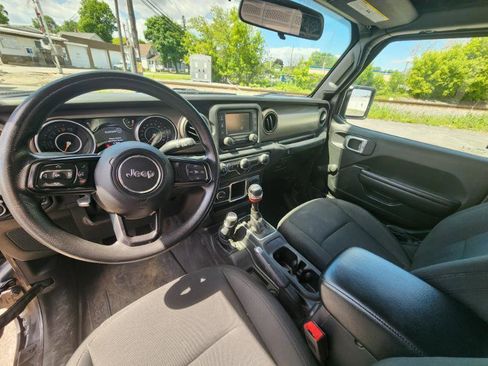 Used 2018 Jeep Wrangler Sport image 10