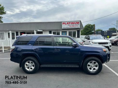 Used 2018 Toyota 4Runner SR5 Premium AWD/4WD image 2
