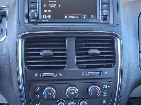 Used 2019 Dodge Grand Caravan SE image 13