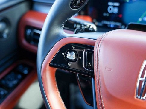 Used 2025 Lincoln Aviator Reserve w/ Jet Appearance Package image 34