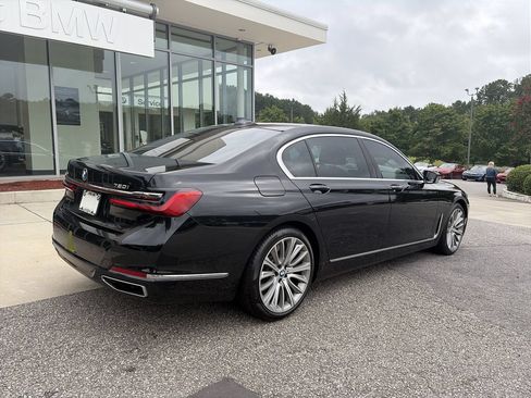 Used 2022 BMW 750i xDrive w/ Executive Package AWD/4WD image 8