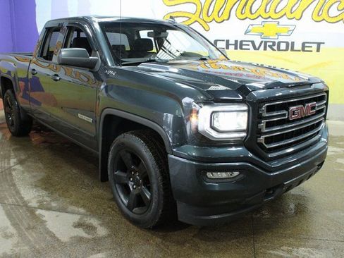 Used 2017 GMC Sierra 1500 SLE image 4