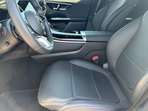 Used 2025 Mercedes-Benz GLC 300 4MATIC image 13