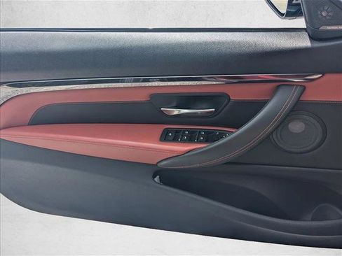 Used 2018 BMW M4 Convertible RWD image 10