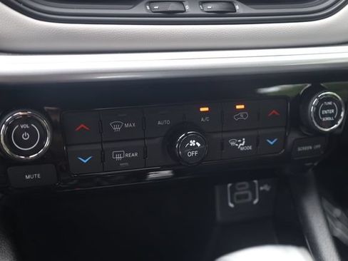 Used 2025 Jeep Compass Limited AWD/4WD image 19