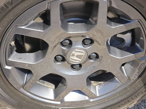 Used 2025 Honda Pilot TrailSport image 9