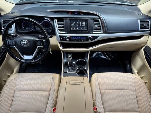 Used 2019 Toyota Highlander Plus FWD image 22