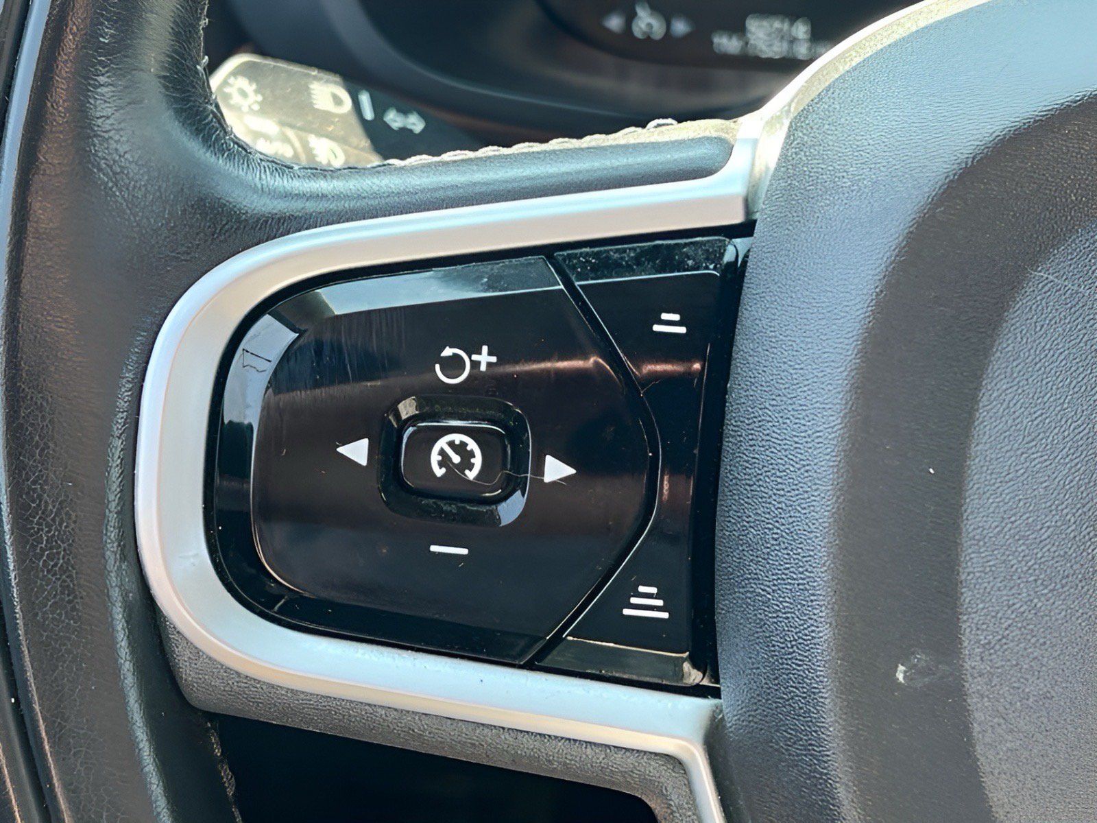 Used 2020 Volvo XC60 T5 Inscription w/ Protection Package Premier AWD/4WD image 25