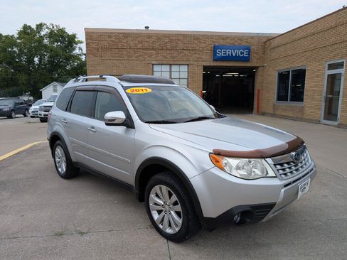 Used 2011 Subaru Forester 2.5X Touring w/ Rugged Pkg 1F AWD/4WD image 4