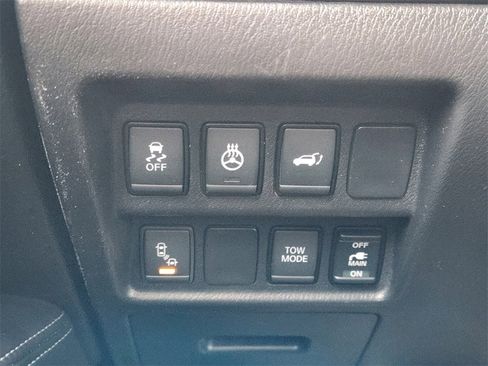 Used 2018 Nissan Pathfinder Platinum image 18