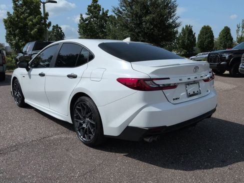 Used 2025 Toyota Camry SE w/ Convenience Package FWD image 4