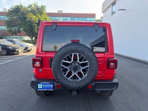 Used 2024 Jeep Wrangler Unlimited Sahara AWD/4WD image 7