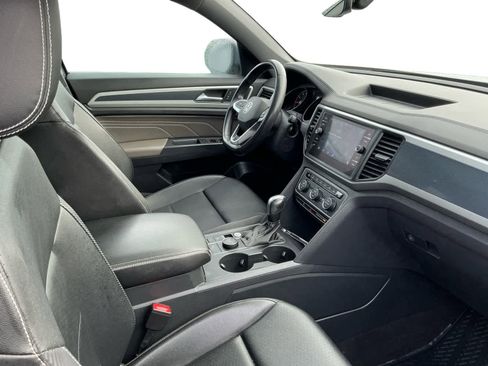 Used 2021 Volkswagen Atlas Cross Sport SE w/ Panoramic Sunroof Package image 12