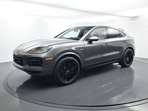 Certified 2024 Porsche Cayenne Coupe AWD/4WD image 1
