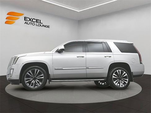 Used 2018 Cadillac Escalade Luxury image 37