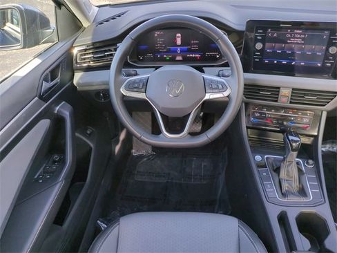 Used 2025 Volkswagen Jetta SE image 18