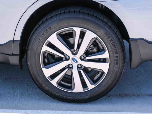 Used 2019 Subaru Outback 3.6R Limited AWD/4WD image 9