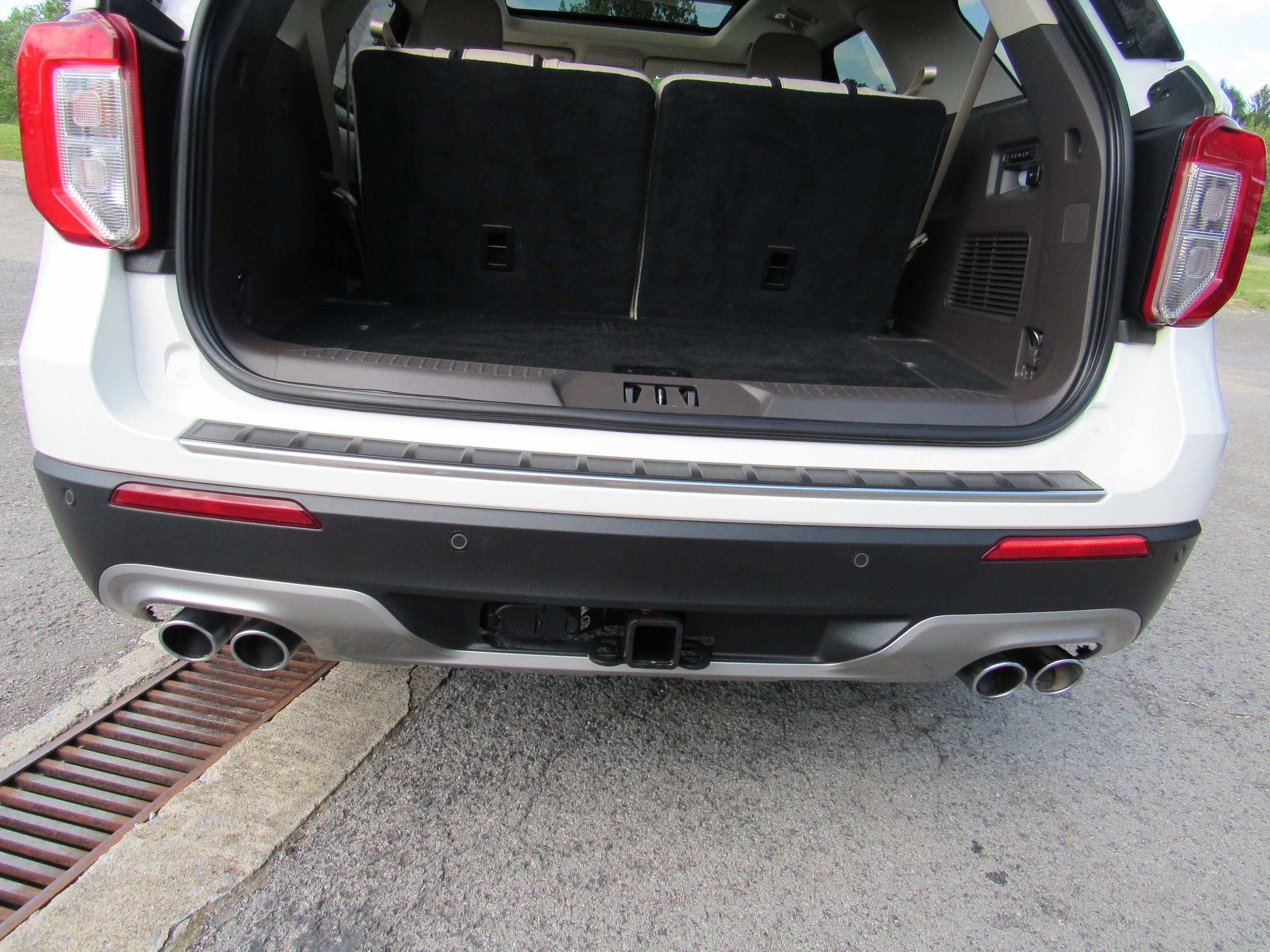 Used 2020 Ford Explorer Platinum w/ Premium Technology Package AWD/4WD image 34