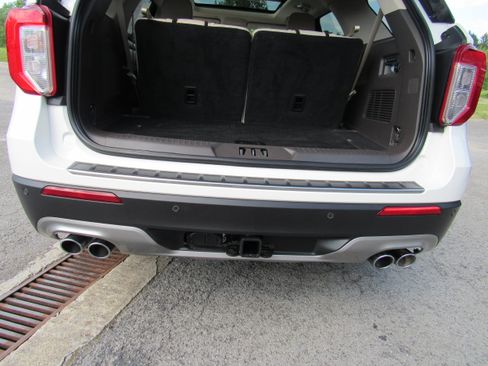 Used 2020 Ford Explorer Platinum w/ Premium Technology Package AWD/4WD image 34
