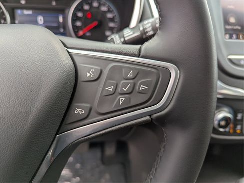 Used 2023 Chevrolet Equinox LT w/ Driver Convenience Package image 16