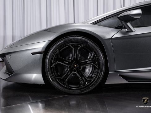Used 2012 Lamborghini Aventador LP 700-4 image 13