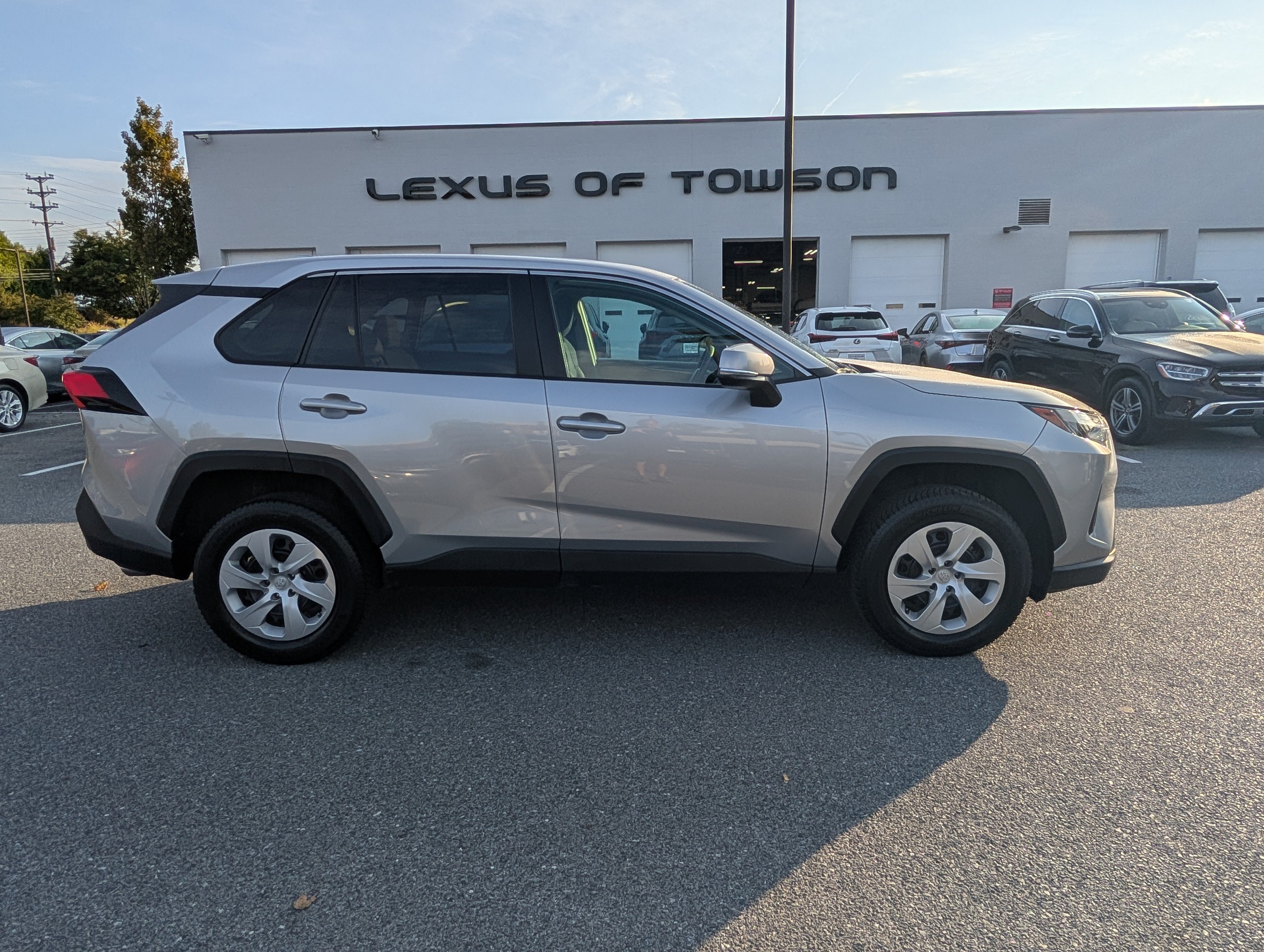 Used 2024 Toyota RAV4 LE AWD/4WD image 2