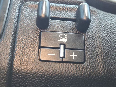 Used 2019 Chevrolet Colorado ZR2 AWD/4WD image 7