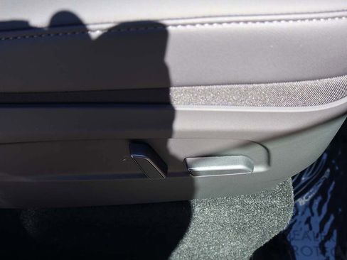 Used 2026 Tesla Model Y Long Range image 36