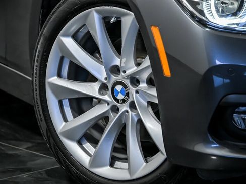 Used 2018 BMW 320i xDrive Sedan image 3